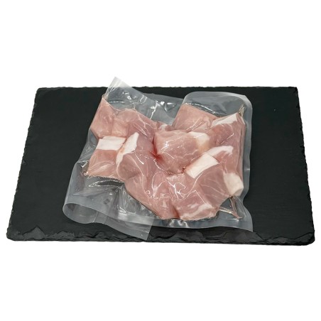 Porc cube à brochettes, sous vide Porc cube à brochettes, sous vide
